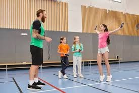 NBA季中交易｜ 巴特勒转战勇士 湖人大赢家