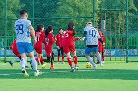 🗣️：“在我看来，他始终全神贯注。他度过了惊艳的半个赛季，证明了自己的选择是正确的。他已达到顶级水准，是我们的头号门将。我对此毫无疑虑。” 来源：Barça Buzz